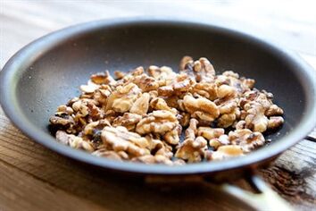 Walnut in a man's diet increases testosterone levels